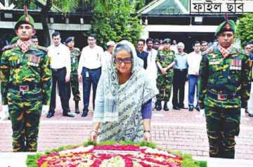 বঙ্গবন্ধুর সমাধিতে রাষ্ট্রপতি-প্রধানমন্ত্রীর শ্রদ্ধা